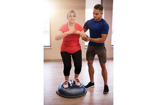 Woman doing stabilization exercise